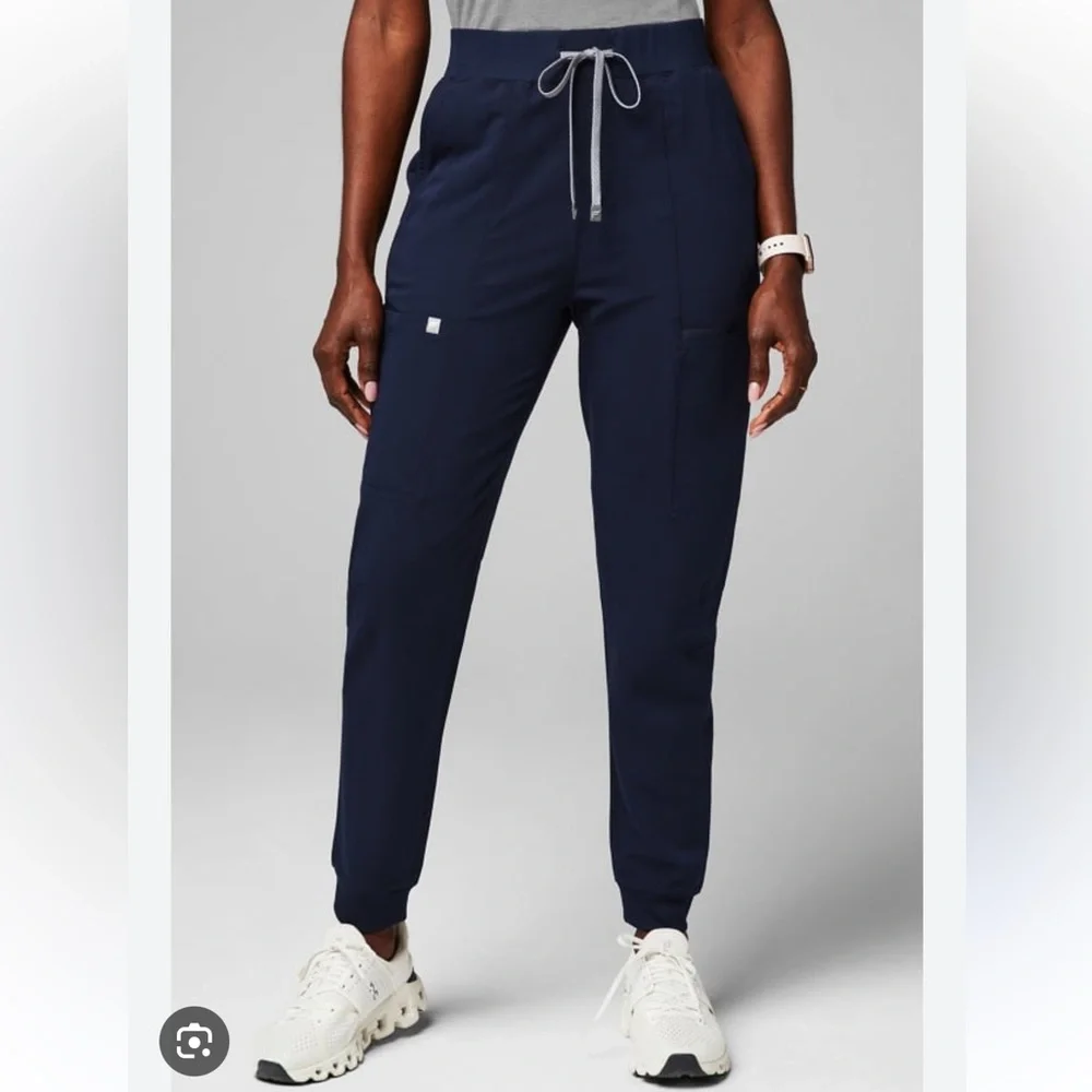 Navy Fabletics Women’s Scrub Set - Picture 3 of 6